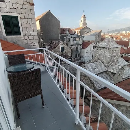 Апартаменти Old Varos Amazing View *