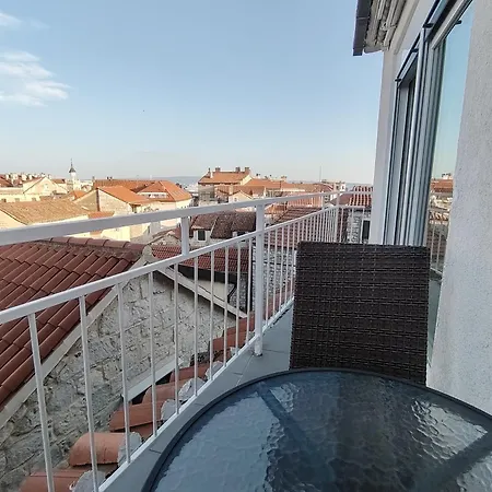 Old Varos Amazing View Апартаменти